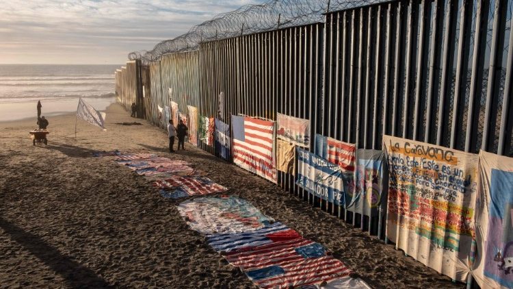 muro al confine col Messico